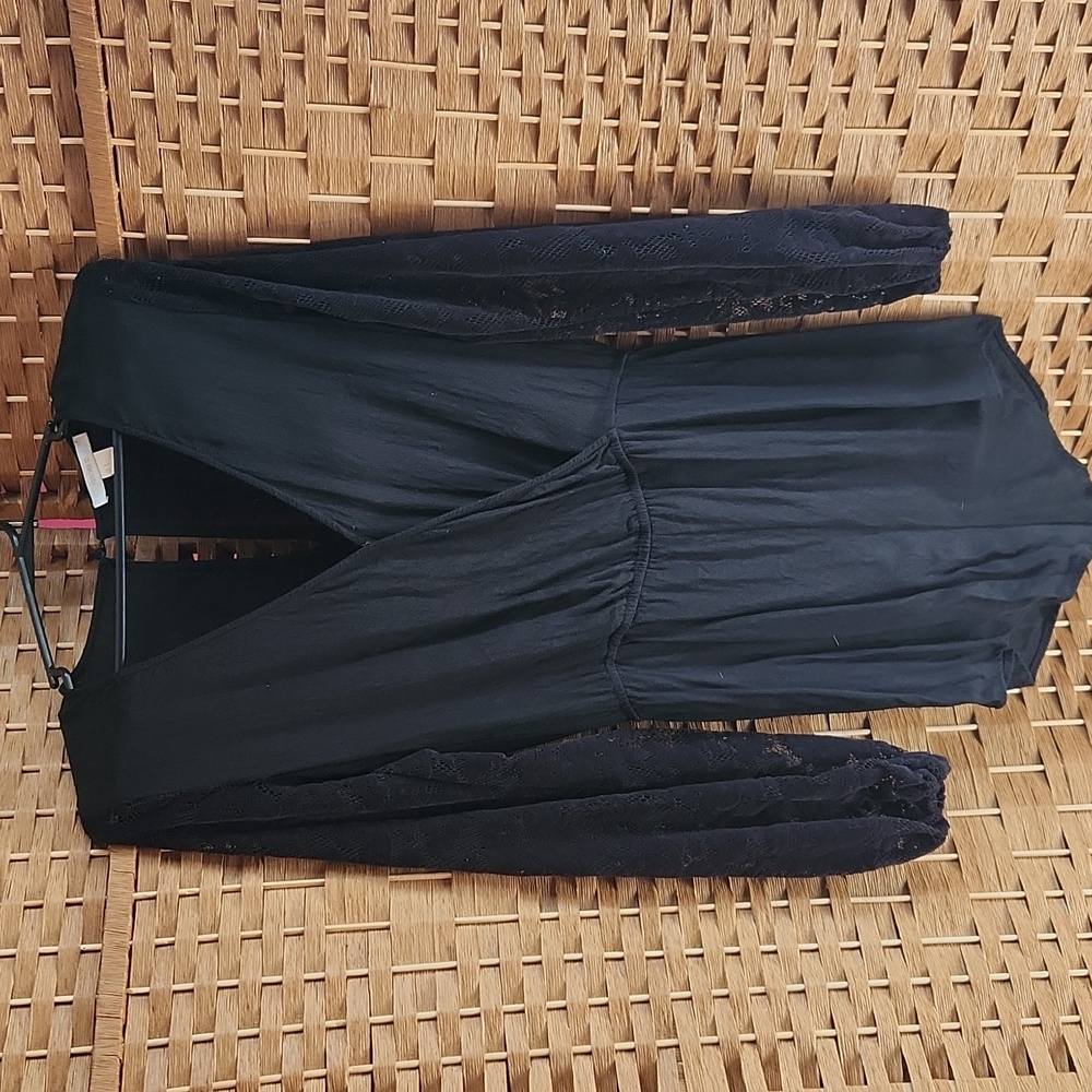 Forever21, Women's Sexy Little Black Romper with Velvet-Like lace sleeves Sz aS